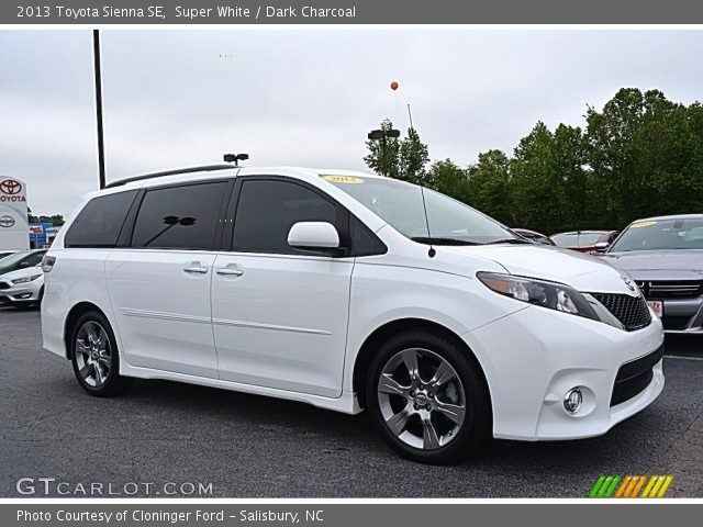 2013 Toyota Sienna SE in Super White