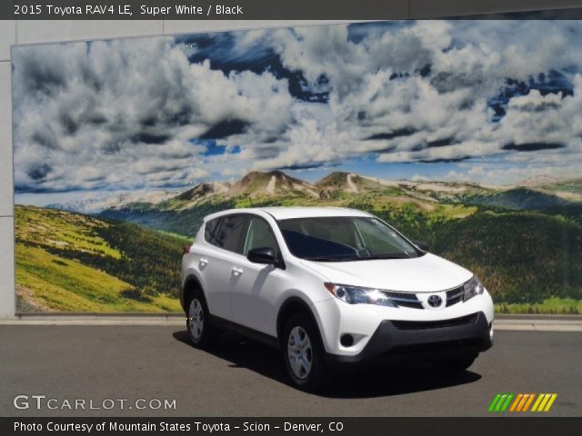 2015 Toyota RAV4 LE in Super White