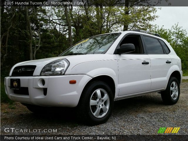 2005 Hyundai Tucson GL in Nordic White