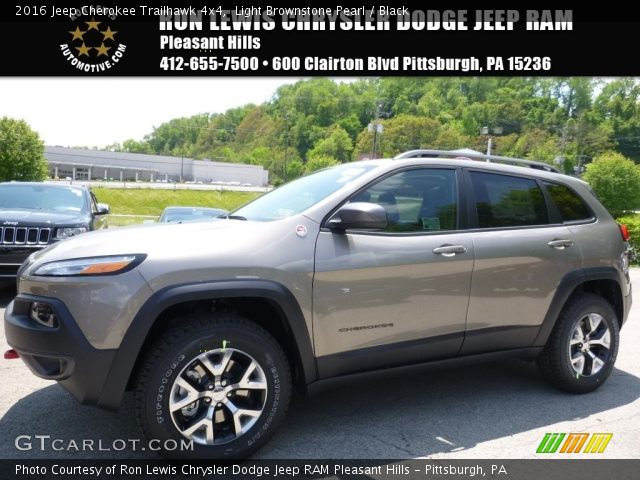 2016 Jeep Cherokee Trailhawk 4x4 in Light Brownstone Pearl