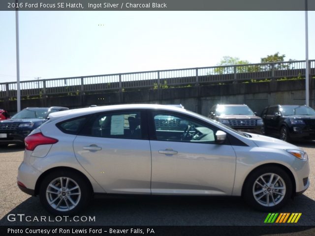 2016 Ford Focus SE Hatch in Ingot Silver