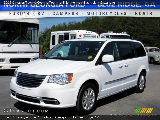 2015 Chrysler Town & Country Touring in Bright White