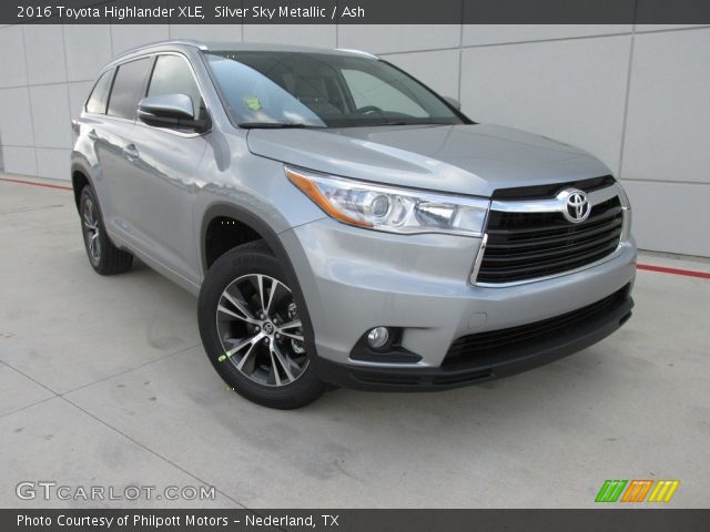 2016 Toyota Highlander XLE in Silver Sky Metallic