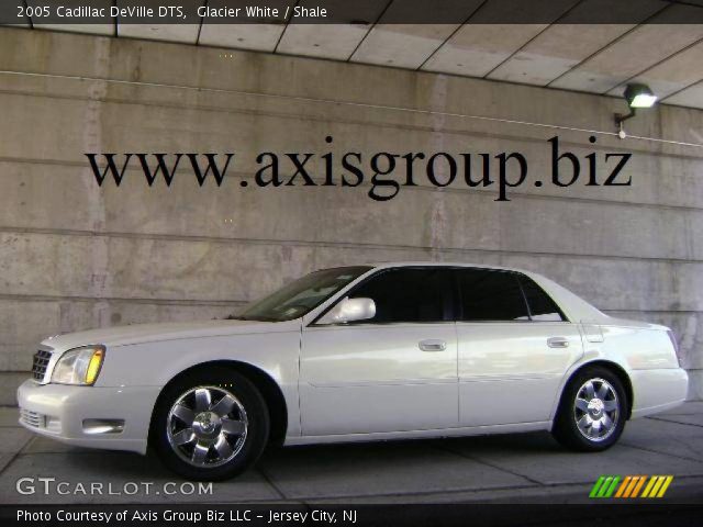 2005 Cadillac DeVille DTS in Glacier White