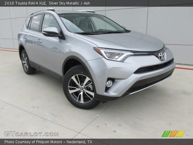 2016 Toyota RAV4 XLE in Silver Sky Metallic