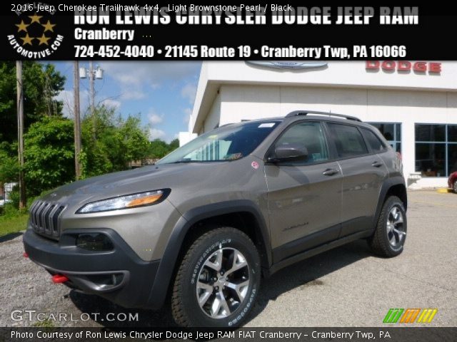 2016 Jeep Cherokee Trailhawk 4x4 in Light Brownstone Pearl