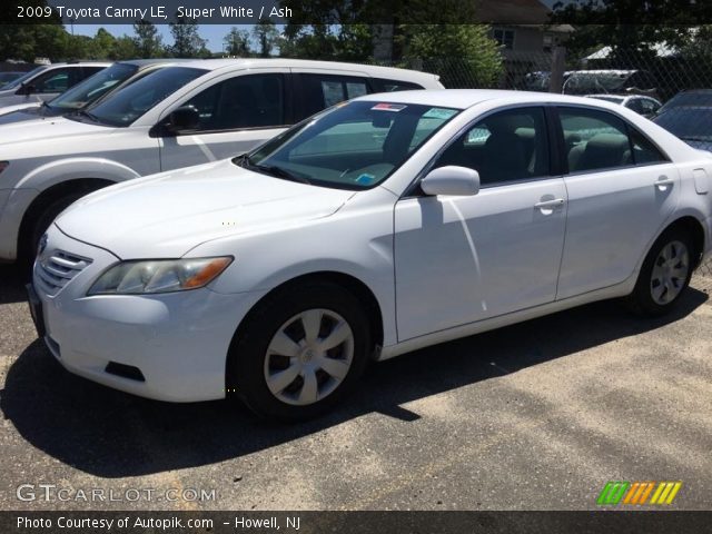 2009 Toyota Camry LE in Super White