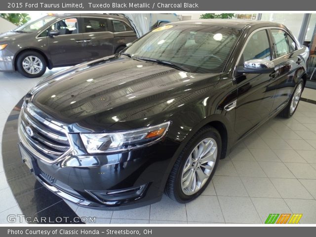 2015 Ford Taurus Limited in Tuxedo Black Metallic