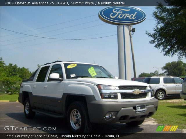 2002 Chevrolet Avalanche 2500 4WD in Summit White