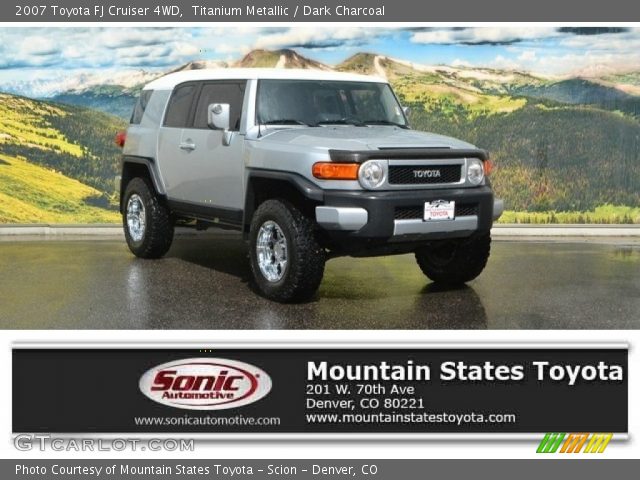 2007 Toyota FJ Cruiser 4WD in Titanium Metallic