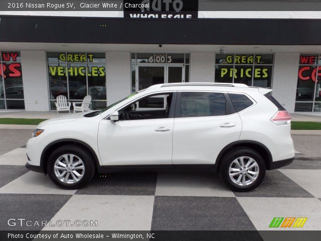 2016 Nissan Rogue SV in Glacier White