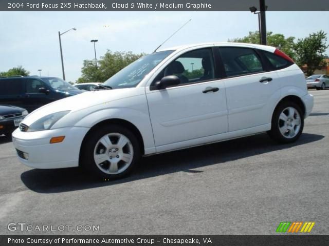 2004 Ford Focus ZX5 Hatchback in Cloud 9 White