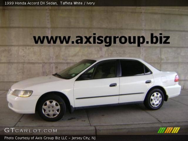 1999 Honda Accord DX Sedan in Taffeta White
