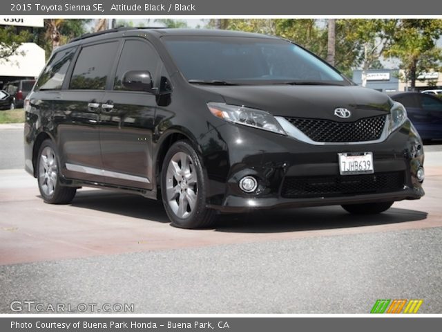 2015 Toyota Sienna SE in Attitude Black
