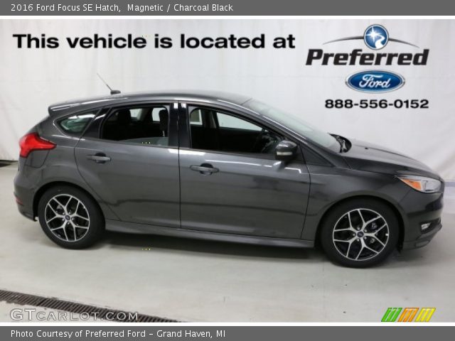 2016 Ford Focus SE Hatch in Magnetic