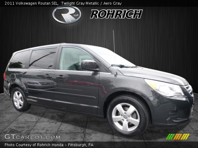 2011 Volkswagen Routan SEL in Twilight Gray Metallic