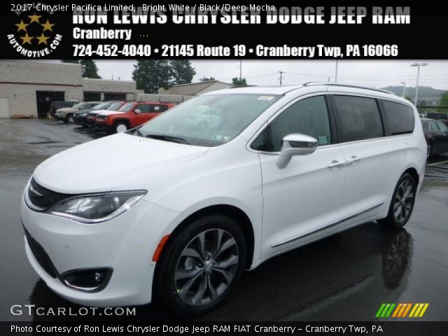 2017 Chrysler Pacifica Limited in Bright White