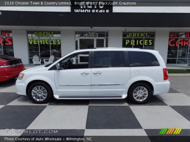 2016 Chrysler Town & Country Limited in Bright White