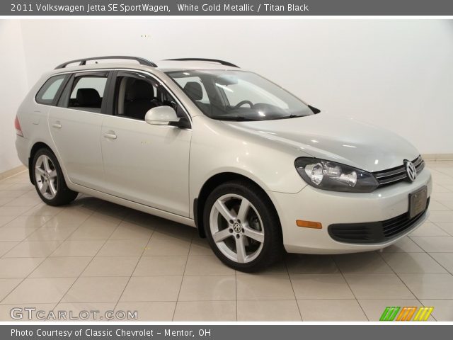 2011 Volkswagen Jetta SE SportWagen in White Gold Metallic