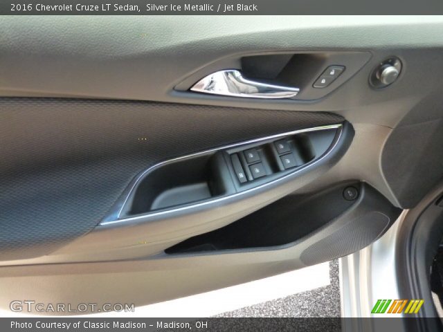 2016 Chevrolet Cruze LT Sedan in Silver Ice Metallic