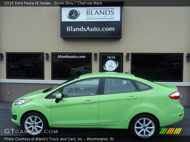 2015 Ford Fiesta SE Sedan in Green Envy