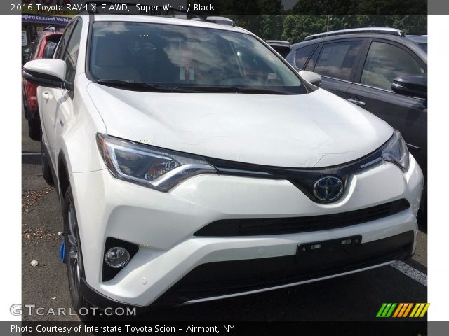 2016 Toyota RAV4 XLE AWD in Super White