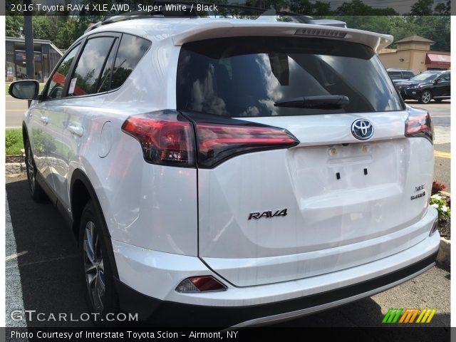 2016 Toyota RAV4 XLE AWD in Super White