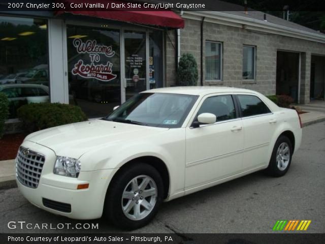 2007 Chrysler 300  in Cool Vanilla