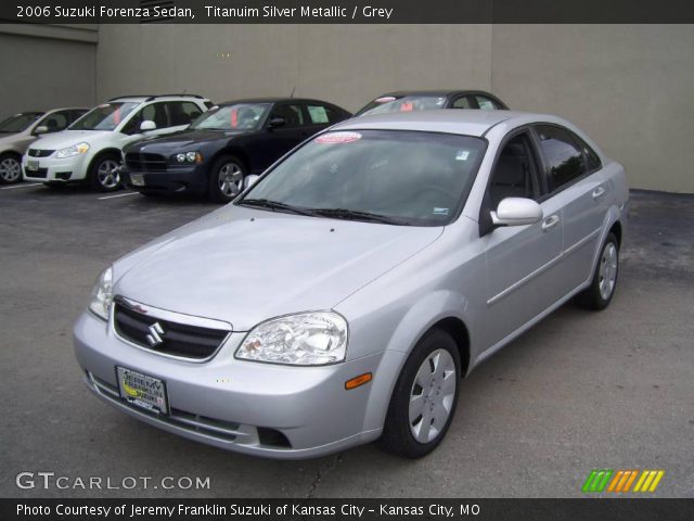 2006 Suzuki Forenza Sedan in Titanuim Silver Metallic