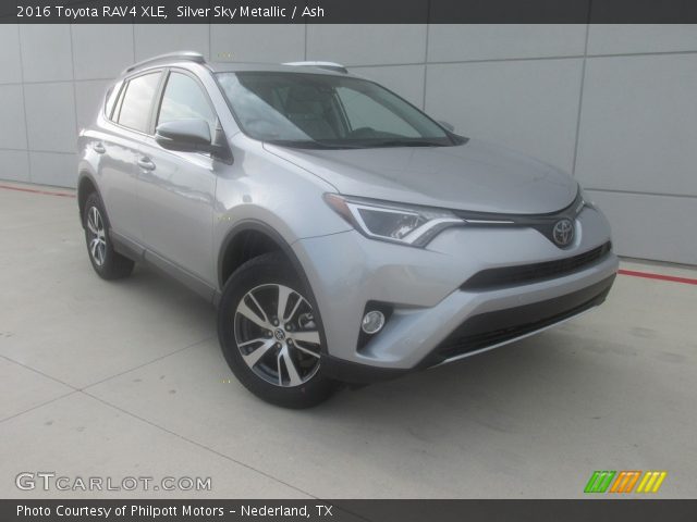 2016 Toyota RAV4 XLE in Silver Sky Metallic