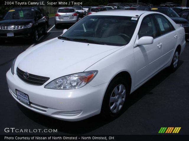 2004 Toyota Camry LE in Super White