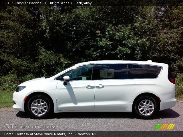 2017 Chrysler Pacifica LX in Bright White