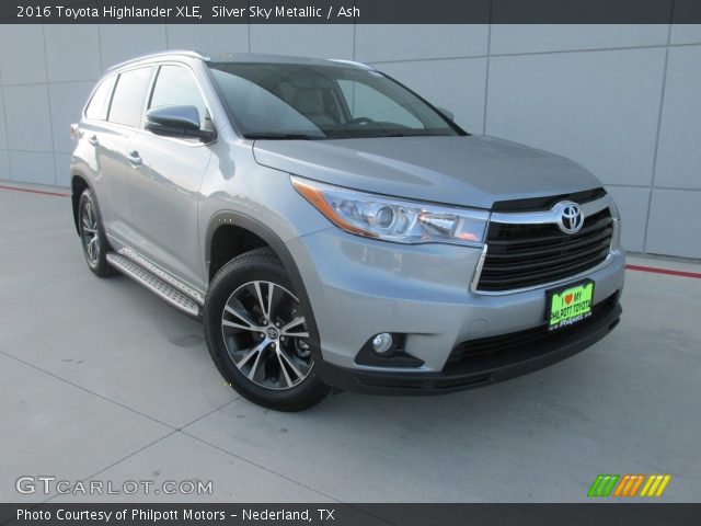 2016 Toyota Highlander XLE in Silver Sky Metallic