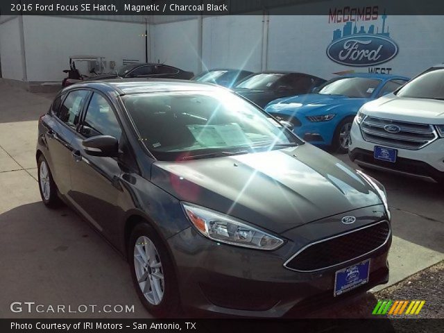 2016 Ford Focus SE Hatch in Magnetic