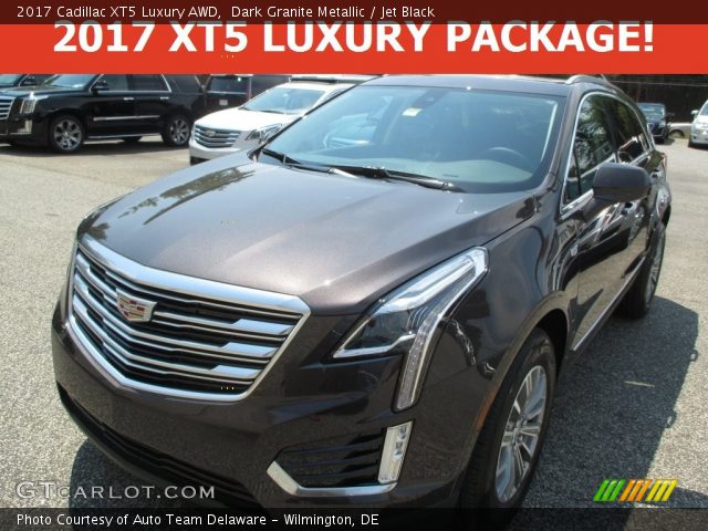 2017 Cadillac XT5 Luxury AWD in Dark Granite Metallic