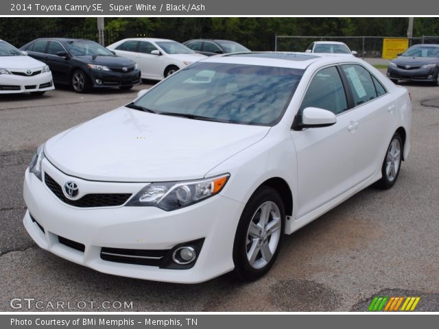 2014 Toyota Camry SE in Super White