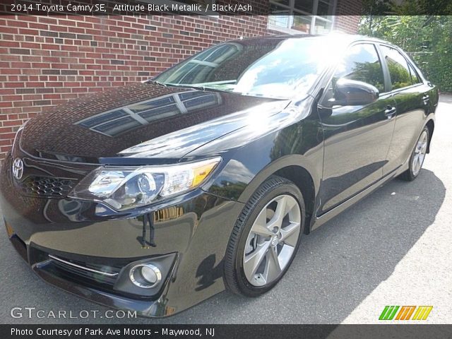 2014 Toyota Camry SE in Attitude Black Metallic