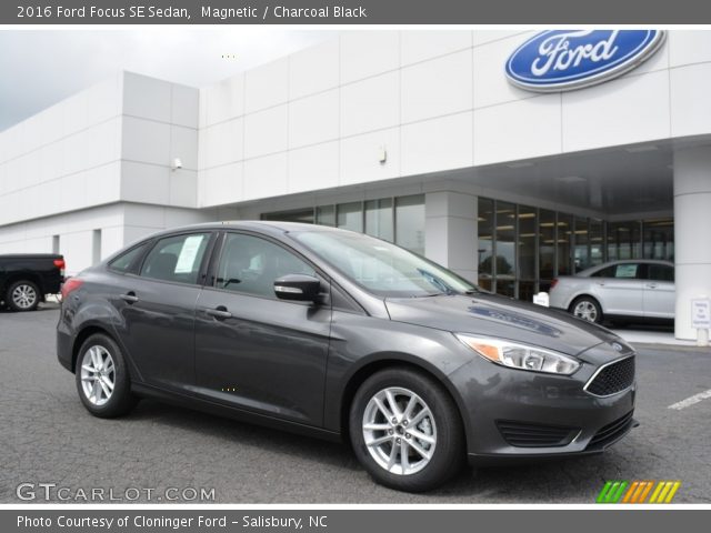 2016 Ford Focus SE Sedan in Magnetic