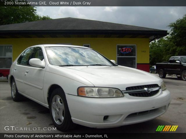 2000 Nissan Altima GXE in Cloud White