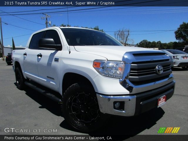 2015 Toyota Tundra SR5 CrewMax 4x4 in Super White