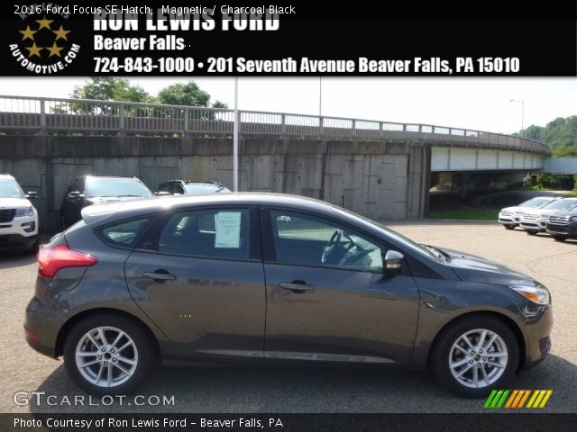 2016 Ford Focus SE Hatch in Magnetic