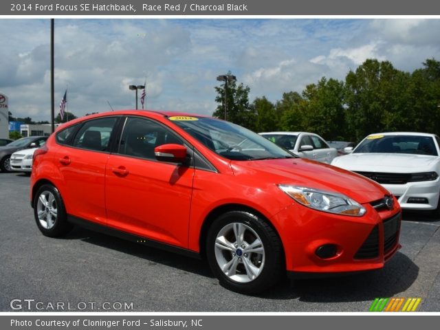 2014 Ford Focus SE Hatchback in Race Red