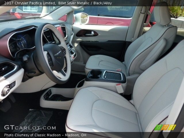2017 Chrysler Pacifica Limited in Billet Silver Metallic