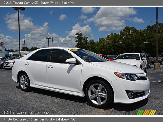 2013 Toyota Camry SE in Super White