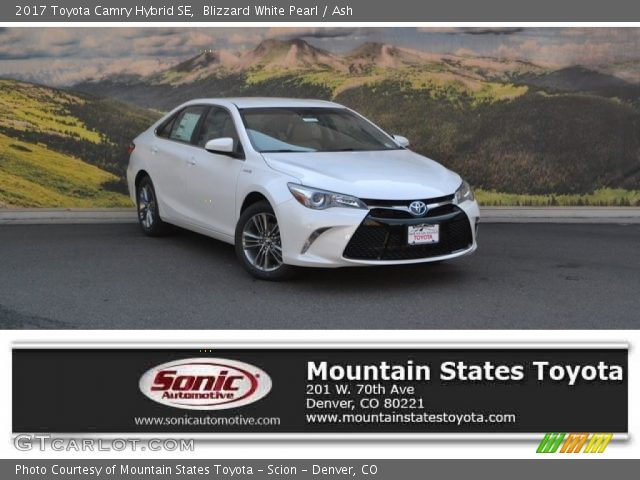 2017 Toyota Camry Hybrid SE in Blizzard White Pearl