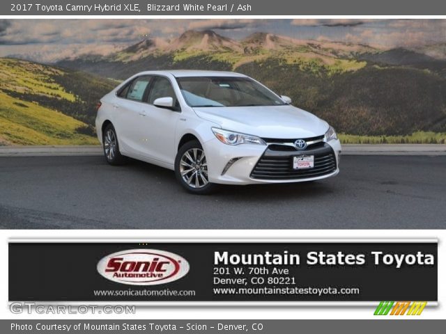 2017 Toyota Camry Hybrid XLE in Blizzard White Pearl