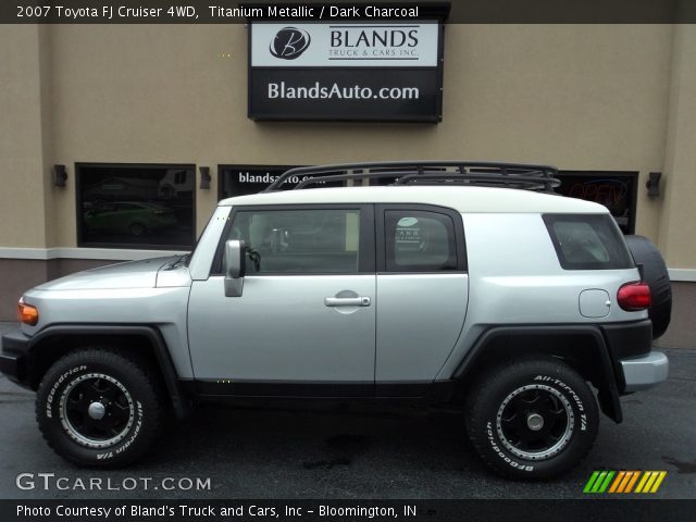 2007 Toyota FJ Cruiser 4WD in Titanium Metallic