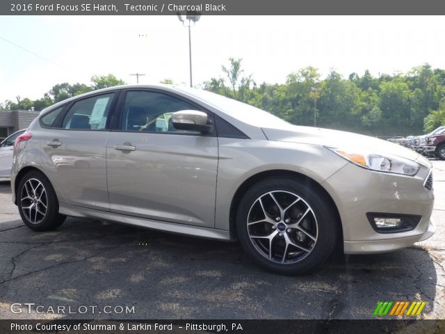 2016 Ford Focus SE Hatch in Tectonic