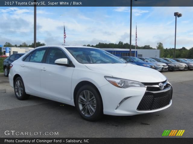 2017 Toyota Camry SE in Super White