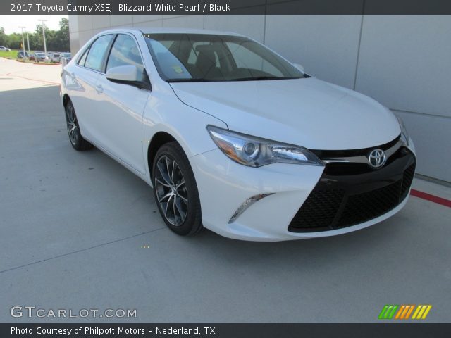 2017 Toyota Camry XSE in Blizzard White Pearl